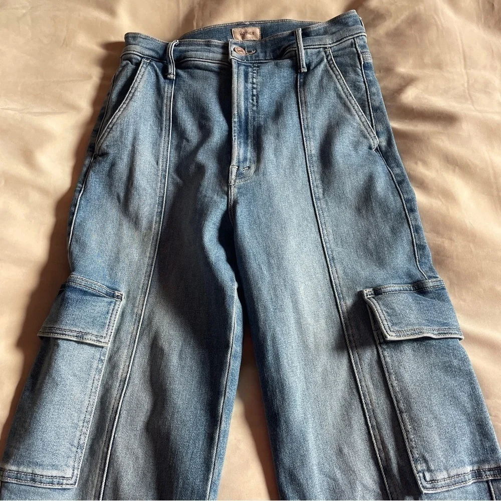 MOTHER- The Rambler Cargo Ankle Jeans in Riding the Cliffside Size 27 Mid Wash